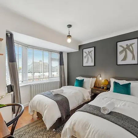 Stylish Maisonette Near The Heath With Free Parking & Wi-Fi Maidstone Exterior photo
