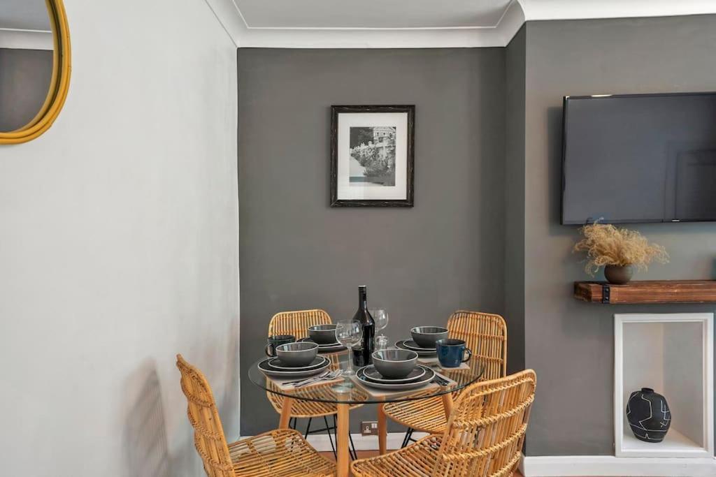 Stylish Maisonette Near The Heath With Free Parking & Wi-fi *