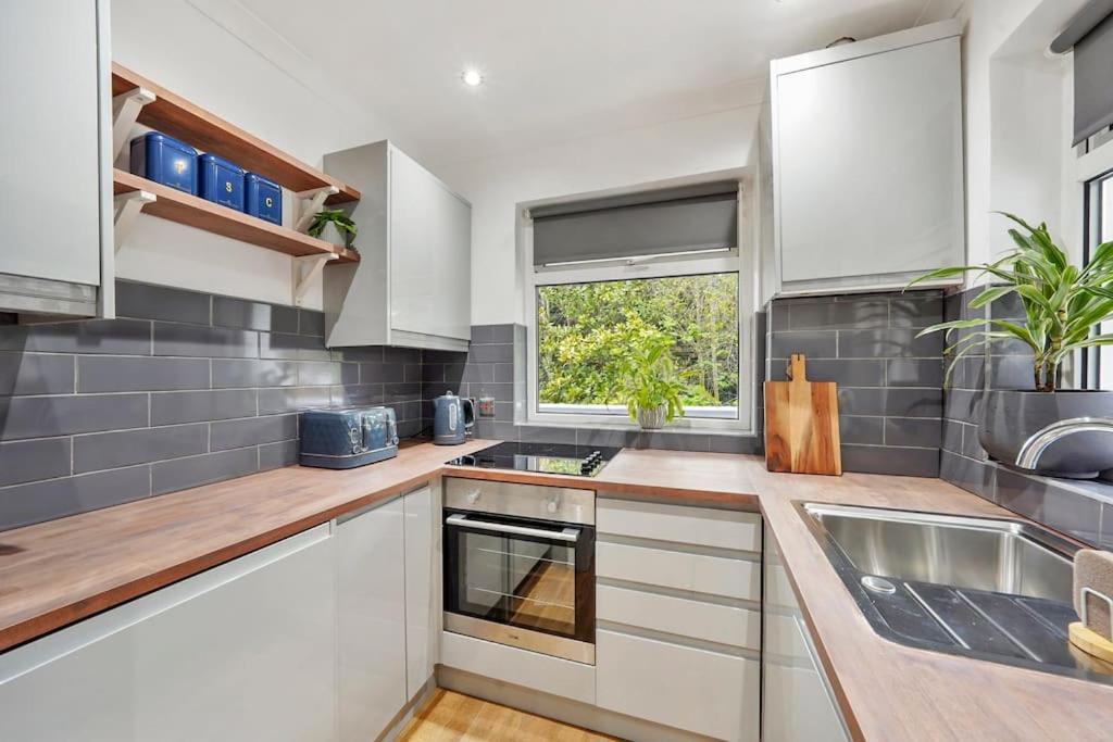 Stylish Maisonette Near The Heath With Free Parking & Wi-fi Maidstone