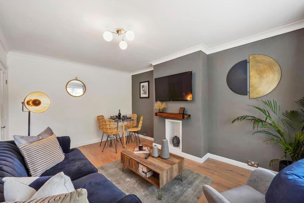 Stylish Maisonette Near The Heath With Free Parking & Wi-fi